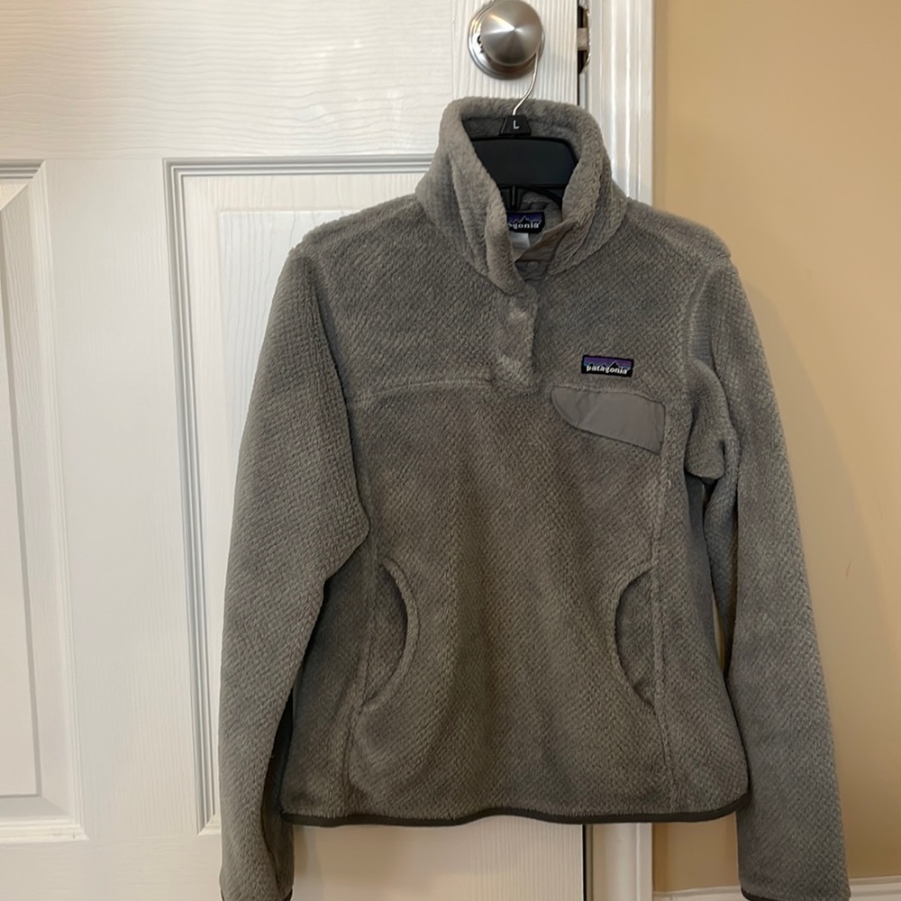 Women’s XS Patagonia fleece pullover EUC smoke free home.